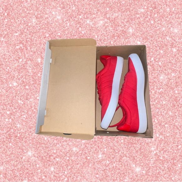 Adidas Men’s Bold Red Sneakers - Picture 4 of 5